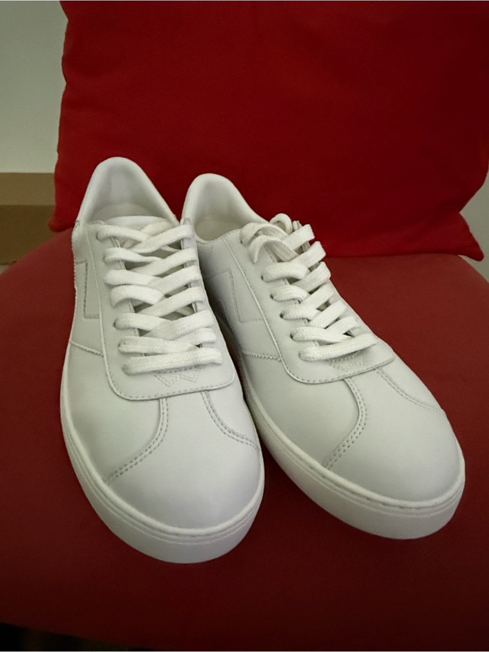 Stuart Weitzman Daryl White Low-Top Leather Sneakers